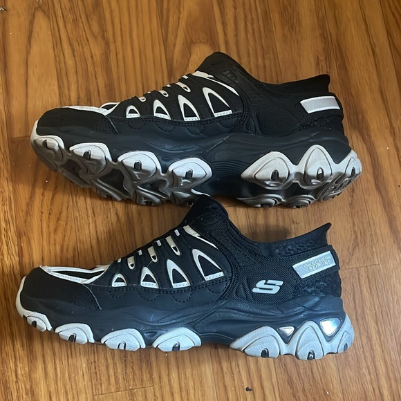 Skechers Black and White Slip In Sneakers Size 9 - Picture 2 of 5